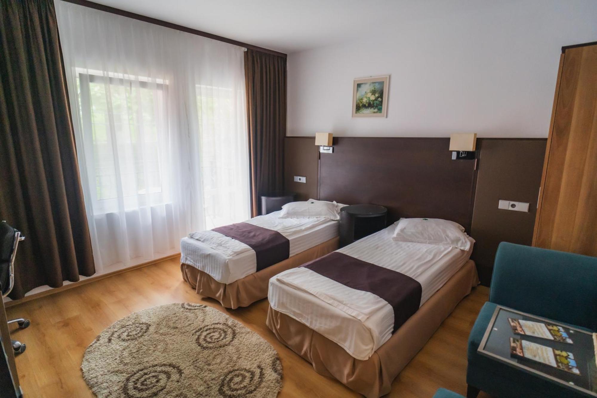 Hotel Dobsi Bázna Kültér fotó