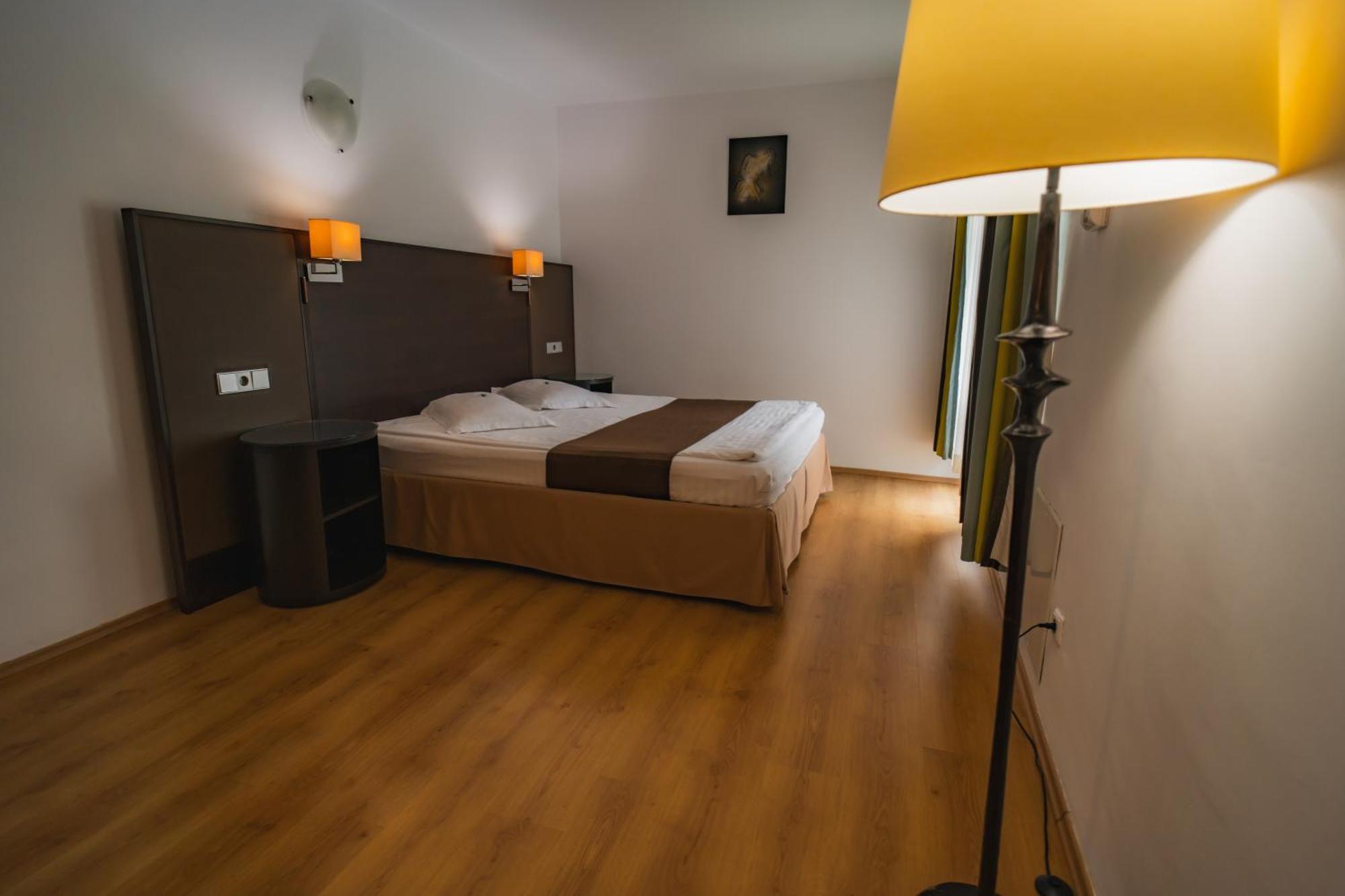 Hotel Dobsi Bázna Kültér fotó